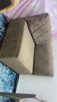 تخم 8 مقعد  نظيف للبيع ب 200 والديوان 7 مقعد ثكيل ونظيف كلش ب300 للتوا...