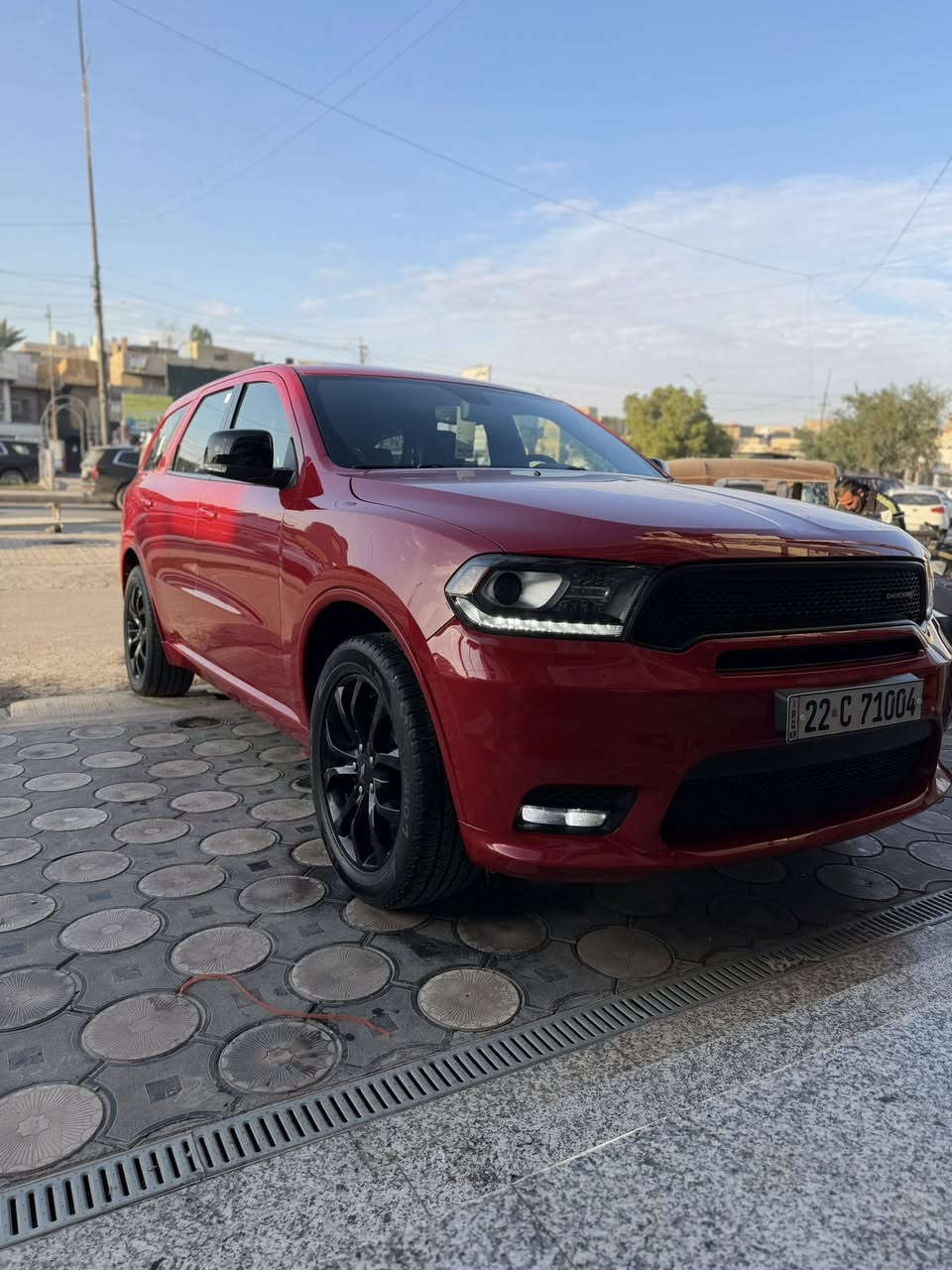 السلام عليكم 
بيع او مراوس بشمالي 
السعر288 مجال بسيط للشراي يخابرني 
دوج دورنكو ( DODGE DURANGO ) 
اللون : احمر 
الفئه : GT PLUS ( بلاك اديشن ) يعني 1/1 
موديل: 2019
رقم السياره: اربيل الدولي هزه وسنويه جديده بسم ولد صديقي ( ساكن بغداد ) تحويل او وكاله بأي وكت  
المحرك: 6 سلندر 3600
المسافه المقطوعه : 37 الف 
حاله السياره : كفاله عامه ( لاضربه ولاصبغ ولاتبديل ولافتح
1- سلايد رووف ( فتحه سقف )
2-كاميرا خلفيه دواره 
3- شاشه كبيره مع نظام ملاحه نفكيشن GPS
4- رادار خلفي وجانبي 
5- توقف ذاتي عند فتح الباب
6- داخل شامو اسود بلاد  
7- دخول ذكي بصمه
8- سستم صوت الباين مع سماعات الباين 
9- شفتات استيرن 
10- حساسات خلفيه
11- المقاعد الاماميه ( حضن ) وكهرباء
12- مرايا متحسسه للاضاء العاليه + نقطه عمياء 
13- المصابيح زنون بلاد ( عالي وناصي )
14- شاشات خلفيه بلاد 
15- مري قلاب + اشاره بالمري + هيتر بالمري
16- المقاعد الاماميه والخلفيه تدفىه مع استيرن تدفئه
17- كرسي السائق خزن ميموري ( وضعيات الجلوس )
جنطه كهرباء
***********
مكان بغداد جميلة
