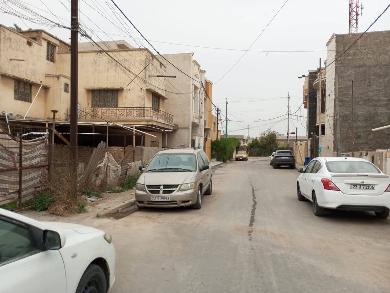 السلام عليكم تعلن شركة الجبوري للعقار والمقاولات العامه عن بيع قطعة أرض ملك صرف سكني في منطقة الكريعات القصور
1 المساحة 380 مترررر
2 الواجه 11 مترررر ونص 
3 النزال 33 متررررر 
4 عرض الشارع 10 مترررر كامل الاخدمات 
5 السعر مليون و750 المتر الواحد وبيه مجال 
عنوان الشركة الكريعات الكويتي شارع حسينية ابي تراب قرب فلكة القرغولي استفسار اتصال على الارقام التاليه 
*********** أبو صكر الجبوري 
***********
