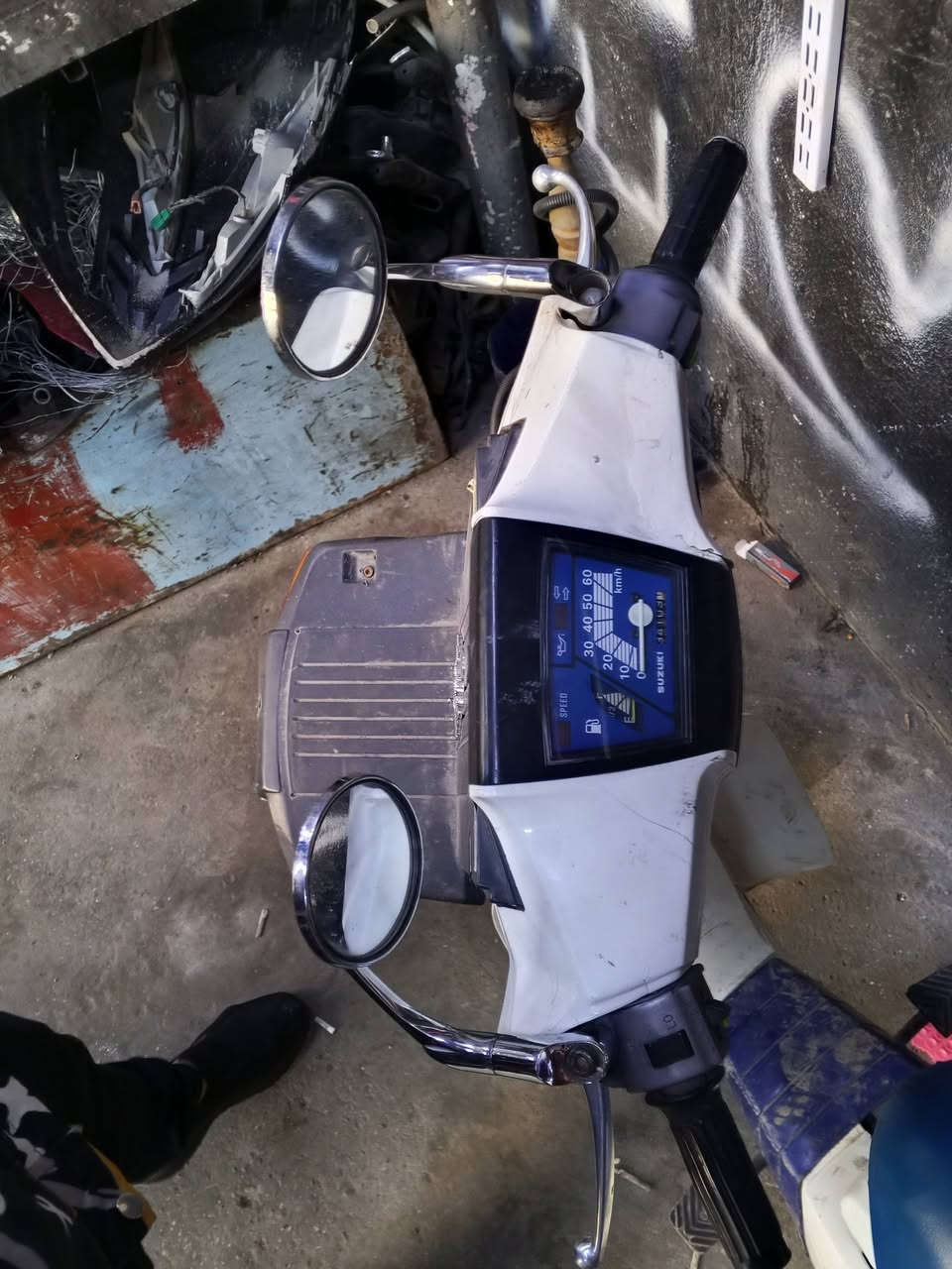 دراجه شغاله رايدله بس باتري اشاير لايت كهربائيات شغاله محرك شغال
تعتبر انتيكه السعر ٢٠٠ مكاني الحريه أو مراوس بكلاسك عبد الحليم 
مكاني الحريه 
***********
