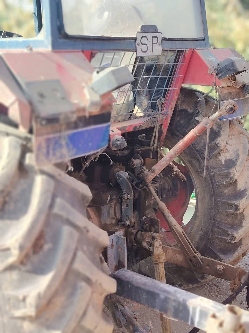 دكترر فورد موديل 2005
للبيع غراض كامله 
محرك شغال مابي شي 
الاستفسار الاتصال : ***********
