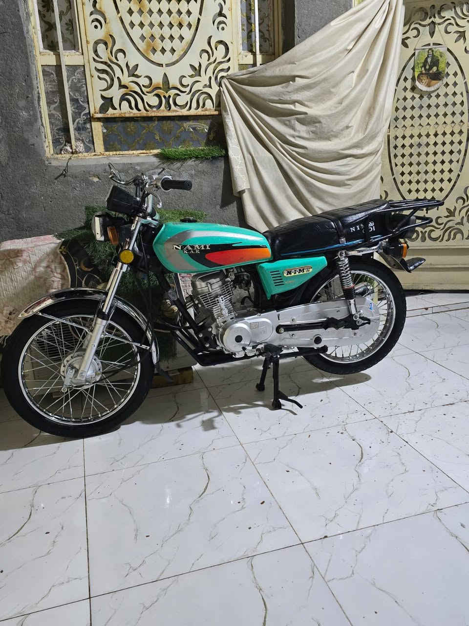 سلام عليكم دراجه للبيع اوراق سكنر موديل2023 طالعه من معرض الكرار بل 2025  
السعر 700 وبيه مجال للشراي
 مكاني شطره
 رقمي ***********
