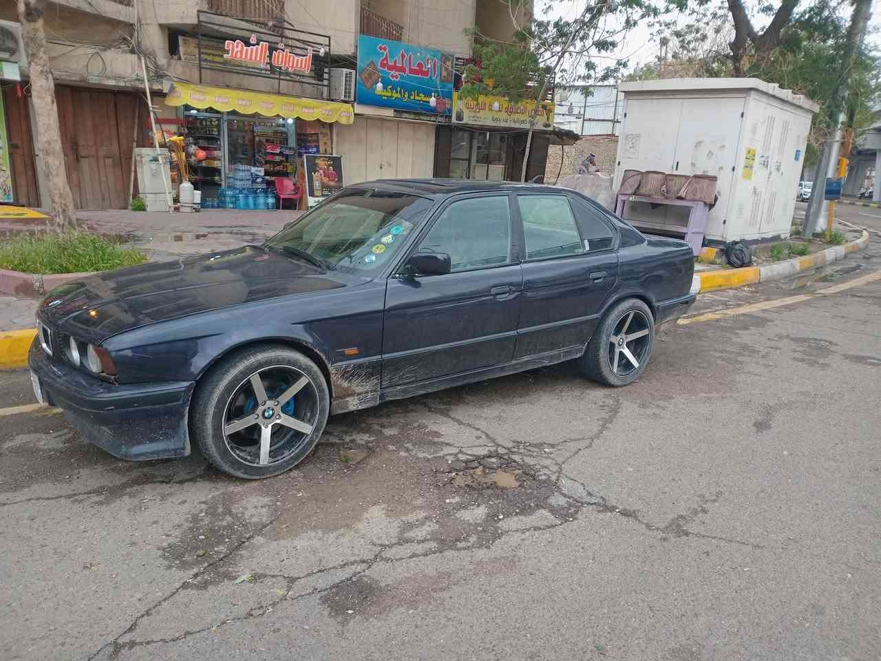 سلام عليكم  بي ام موديل ٩٤معمره جديد مكينه وكير جديد حداديه كواله جديد عده دبلات ثنين 
وبطاين  خلفيه 
سعره ٥٨ بيع او مراوس  بحدث  وفرق  بسيط انطي
***********
