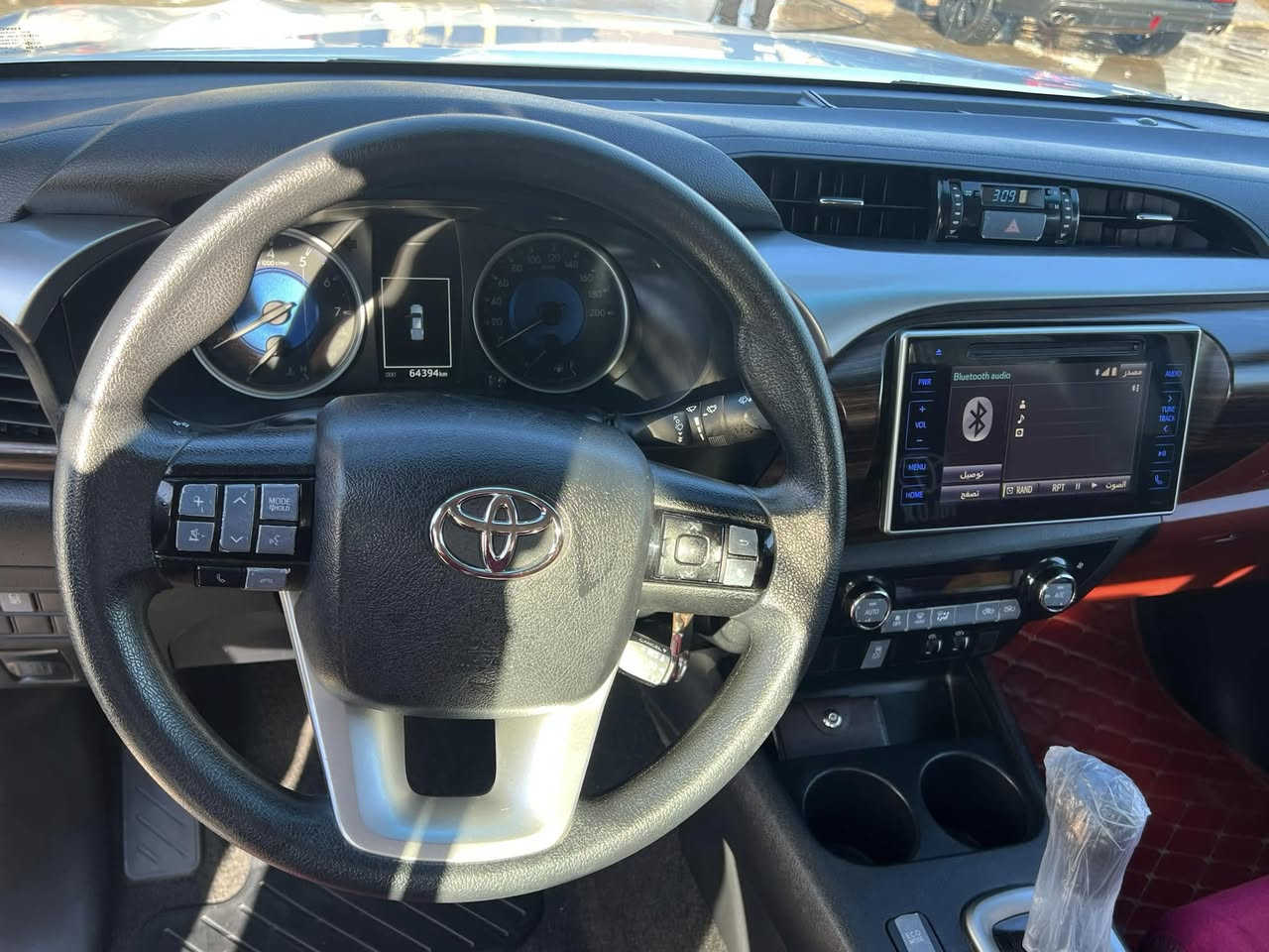 تيوتا هايلوكس 2020 شركه ساز فول مواصفات كير اوتماتيك ماشيه 64الف السياره كفاله عامه عدا ملاحظه بارد موضحه بالصور والباقي مكفول 
مكان السياره الانبار الرمادي 
سعرها 265وبيها مجال 

***********
