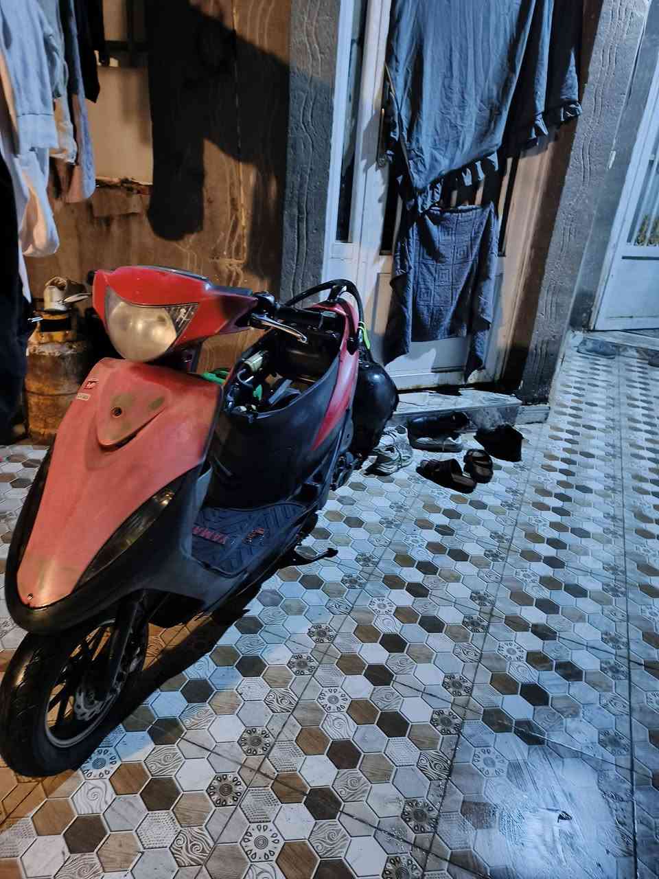 سلام عليكم دراجه معدل عدله بوشه 55البارحه سويتها بعدهي ع سحك دراجه حلوه ونضيفه كلها ختم واحد دبلات شغاله مكينه ناعمه وياله رياضي دراجه تأخذها ماذب ربع عليها تايرات جدد دراجه وإذا أكو مراوس بكير شعندك نزل  جاهزه/ المكان حله ورديه خارج يم معمل ابو كيره /متواجد ع خاص السعر450وبيها مجال/ الرقم***********
