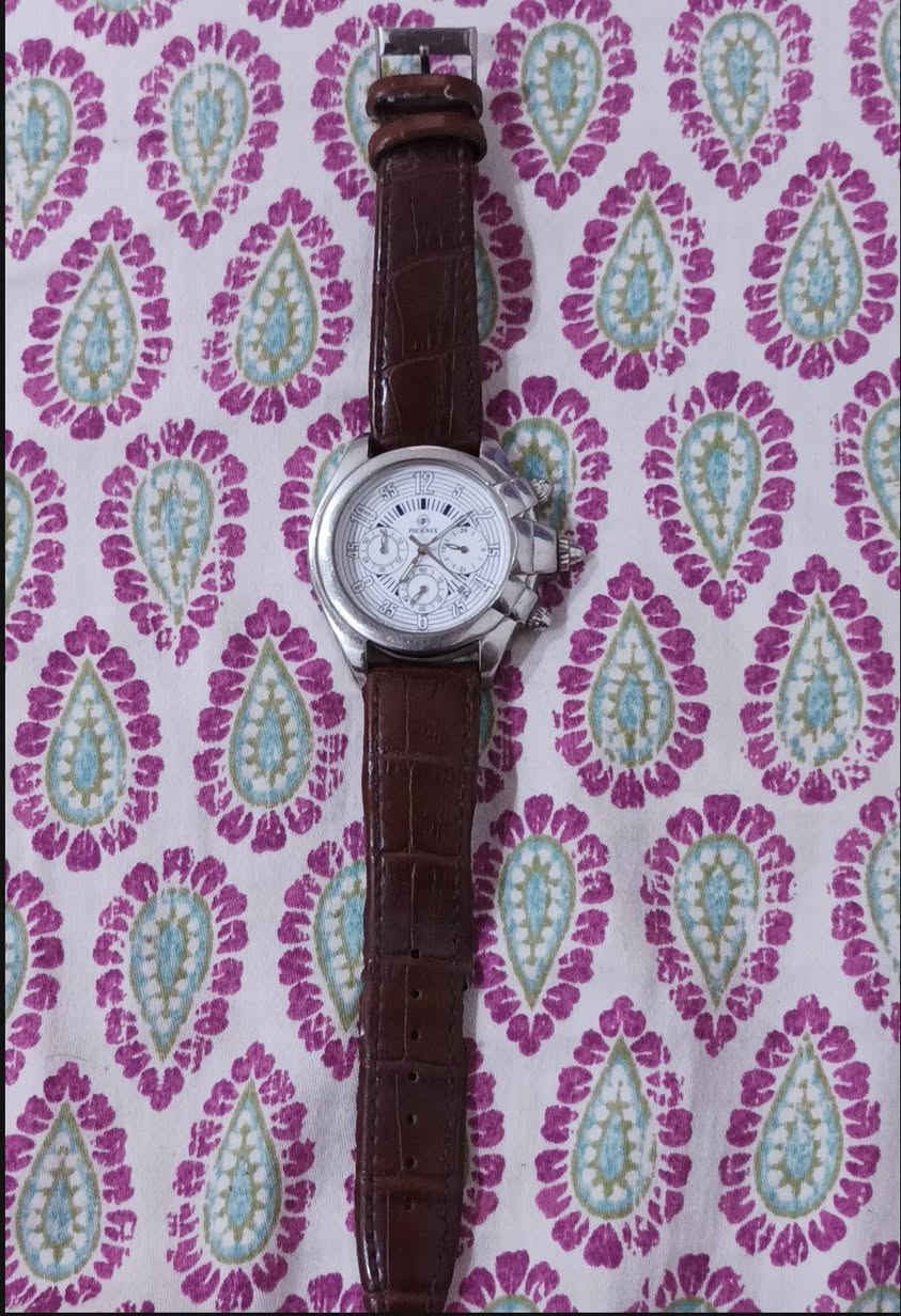 ​المواصفات: ساعة كرونوغراف (Chronograph) كلاسيكية بقرص أبيض وتصميم فخم.
الطلاء: مطلية بذهب عيار 22K (Electro Plated) مع الحفاظ على لمعتها.
​الهيكل: ستيل كامل مقاوم للصدأ (All Stainless Steel).
​الحالة: الساعة مستعملة وتعمل بدقة عالية، مقاومة للماء (3ATM).
للجادين فقط، يرجى التواصل عبر الرسائل أو الاتصال ماسنجر


**إذا كنت صاحب هذا الإعلان وتريد حذفه لأي سبب، رجاءا أرسل رسالة إلى الدعم الفني**