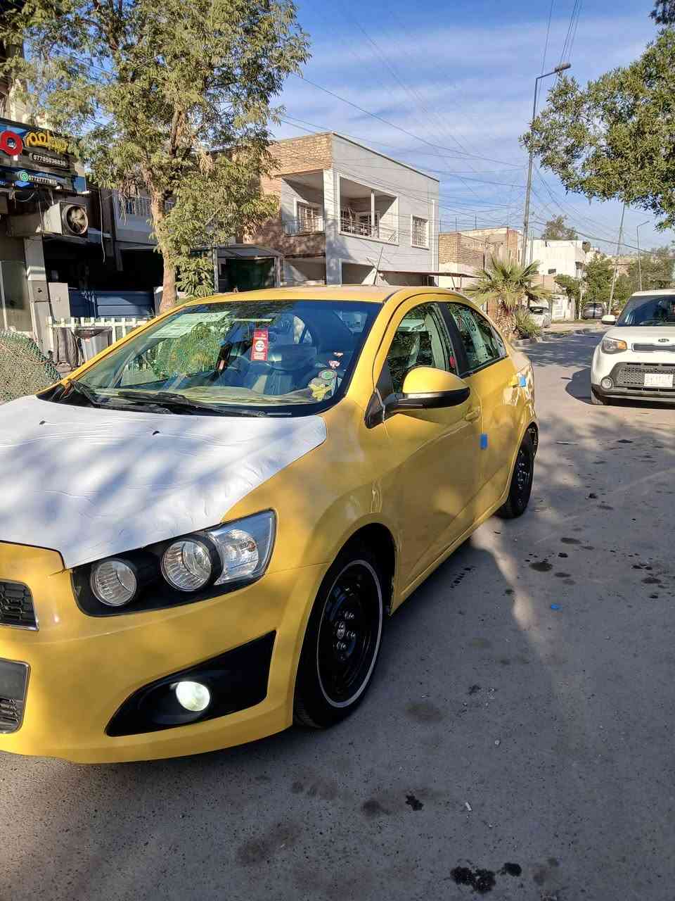 سلام عليكم للبيع فقط شوفرليت سونك رقم بغداد موديل ١٢ خليجي المحرك ١٦٠٠ المرغوب حادث السيارة جاملغ الأيمن كير مكينة مكفول السيارة متعوب عليها شاشة كبيرة لايت زنون تخم تاير خط الابيض جديد السيارة ربع ما تصرف عليها مصفرة هية وغرامات السعر ٦٣ وبيها مجال للشراي العنوان بغداد وهذا رقمي ***********
