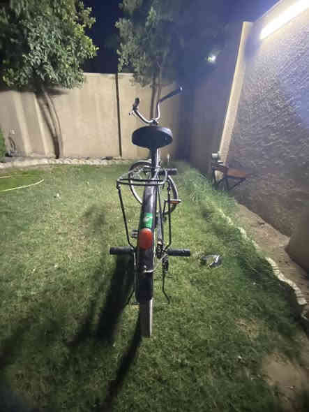 سلام عليكم بيسكل بطه بناتي نوع BD البيكسل نضافه 90% منزله من الحاويه سعره 90 وبي مجال المكان بغداد مشتل الرقم ***********
