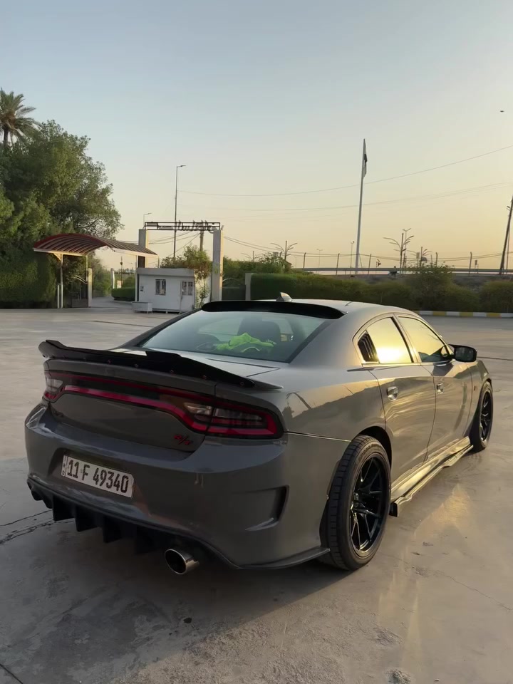 السلام عليكم
چارچر RT / 2019. وارد امريكي 🇺🇸 اللون اسمنتي 🩶 كت بلادي 
الحادث : چاملغ امامي مبدل نفس اللون ، دعامية بدون ايرباك  ، شاصي ولغد بدون  تصليح ( براس الشاصي ضرر جداً جداً بسيط ) ، باب مصبوغ والصفحه توحيد لون 
( السياره بيه 3 سونرات ) 
السياره ماشيه 58 ميل حقيقي كير مكينه اكسل ع وضع الشركه رقم بغداد باسمي رقم انكليزي.
الموصفات التزويد.
الاضافات:
*   برمجة وتفريغ هدرز شورت تيوب�.Srt بنكات •
*  راديترات srt.
*   بلكات ريسنك.
*   نورلات 1050.�.srt ثلاجه •
دركة RPM ماخذها 800 دولار.
ويل كب سكات باك.
داخل كاربون فايبر تغطيس.
شاشه كبيره كامره دواره.
شفتات ستيرن.
مازدات لد متغير ع تلفون.
لحايه جانبيه واماميه سكوبات.
لايت زنون مع بروجكترات زنون.
بدون ايرباك بدون كلوب سيرفس 
مكان السياره ( يرموك / قادسيه ) 

السياره مصروف عليها وكل الاضافات بيهه 
بالنسبه للصوت اكو بوابات تنسد وتنفتح بالريمونت .

 210 وبيها مجال بسيط 

***********  اتصال + واتساب
