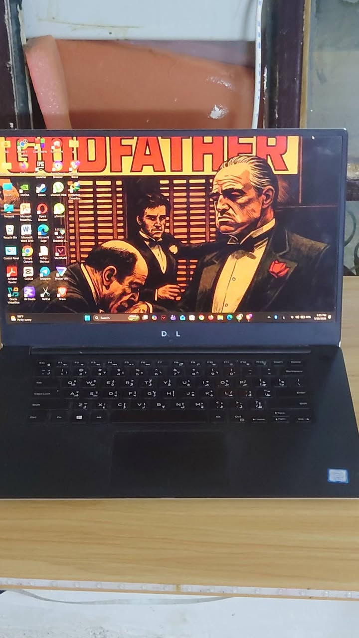 🔥 للبيع: لابتوب أداء عالي بسعر لقطة - Dell XPS 15 (مخصص لأصحاب الشغل الثقيل) 🔥
السلام عليكم،
للبيع لابتوب من فئة XPS الفخمة، موجه للطلاب، المبرمجين، واللي يبحثون عن "قوة المواصفات والأداء" قبل المظهر الخارجي. الجهاز وحش بالعمل ومستقر جداً.
💻 المواصفات التقنية:
الموديل: Dell XPS 15 9570 (شاشة 15.6 بوصة، مضادة للتوهج).
المعالج: Intel Core i7-8750H (معالج فئة H العالية الأداء، 6 أنوية، ممتاز للرندرة والبرمجة).
الرام: 16GB (يفتح لك عشرات البرامج والتابات بدون أي تعليق).
التخزين: 512GB SSD (صاروخي في الإقلاع ونقل البيانات).
كروت الشاشة (مزدوج):
الخارجي: NVIDIA GeForce GTX 1050 Ti Max-Q (4 GB) (ممتاز للألعاب مثل Valorant وبرامج التصميم).
الداخلي: Intel UHD Graphics 630 (لتوفير طاقة البطارية أثناء التصفح).
النظام: Windows 10/11 64-bit أصلي.
🔍 حالة الجهاز  نظافة 100%. الشاشة، الكيبورد، المنافذ، والأداء الداخلي كله شغال ومستقر وبدون أي مشاكل حرارة أو تعليق.
📍 الموقع: المحمودية.
💰 السعر: [525 الف]  وبي مجال بسيط للشراي الجاد).
للاستفسار، يرجى مراسلتي على الخاص أو الاتصال على الرقم: [***********].
