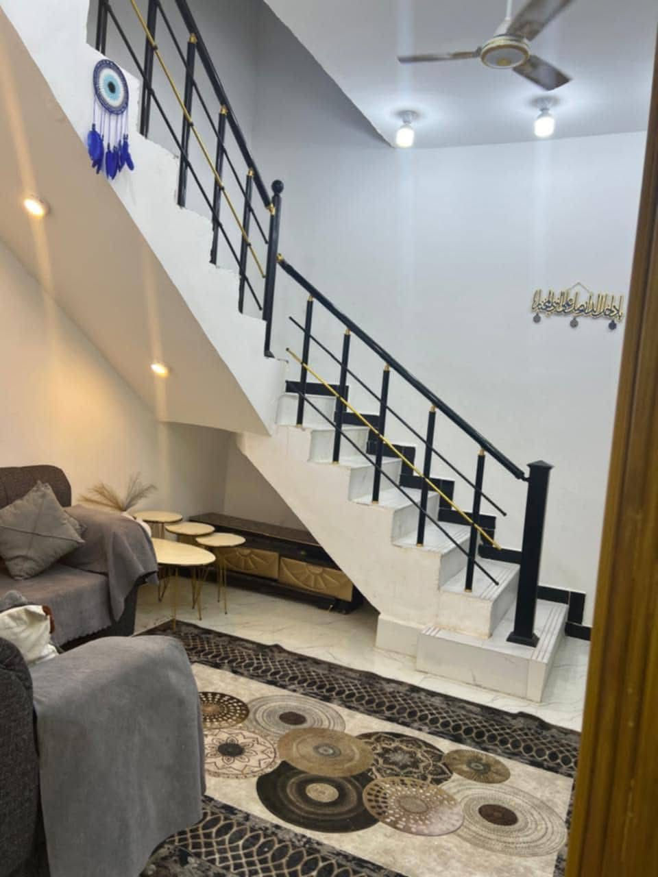 #للبيع بيت بحي الزهور مساحة ٩٨.٦٦م  ركن طابقين بناء حديث 2025 مسلح السعر  83 مع مجال ---------------- 
طابق الاول غرفة وبراني وصاله ومطبخ وصحيات.

#طابق الثاني #غرفه وصاله 
____________

***********
