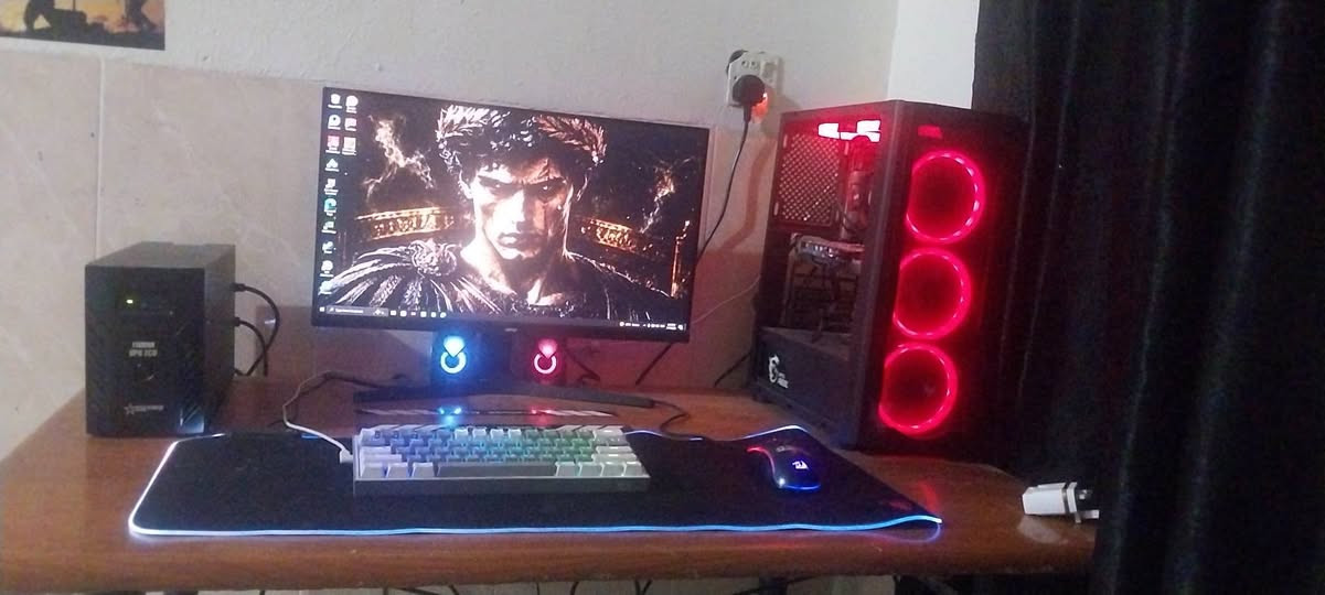 السلام عليكم تجميعه قويه بسعر جدا مناسب للبيع 
الكيس : 1660 SUPER 6GB 
ram 16 
m.b asus p9d wd 
I7 4770 3.4 
هارد ssd 128 
وهارد ميكانيكي 320 
وهارد ميكانيكي 1.5 تيرا ونص 
بور سبلاي msi 650W 
كيس بحاله ممتازه والاداء والحراره كدامكم 
الشاشه فورتكس جديده مصار الها شهر يمي 165 هيرتز كارتونتها موجوده 
يو بي اس 1500 ايضا جديد صارله اقل الشهر ينطيك 45 دقيقه الى ساعه لعب متواصل كارتونته موجوده 

سعر الكيس 350 الف فقط
 وماكو هيج مواصفات بهيجي سعر لاكني متوازي شويه لا اكثر ولا اقل 
سعر الشاشه 130 الف 
اليو بي اس 50 الف 
ماوس وكيبورد ريد دراكون اصليات 
سعرهن 45 الف 
وماوس باد يحتوي علة اضاءه وسماعات خارجيه 
15 الف
مكاني بغداد بلديات 
***********
