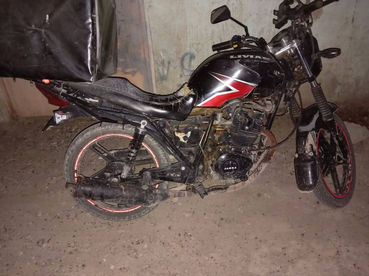 دراجه للبيع محرك مامفتوح بس يرادلها تجفيت ترجع باب اول اقل ال350 مابيع قيم واخذ 

***********

