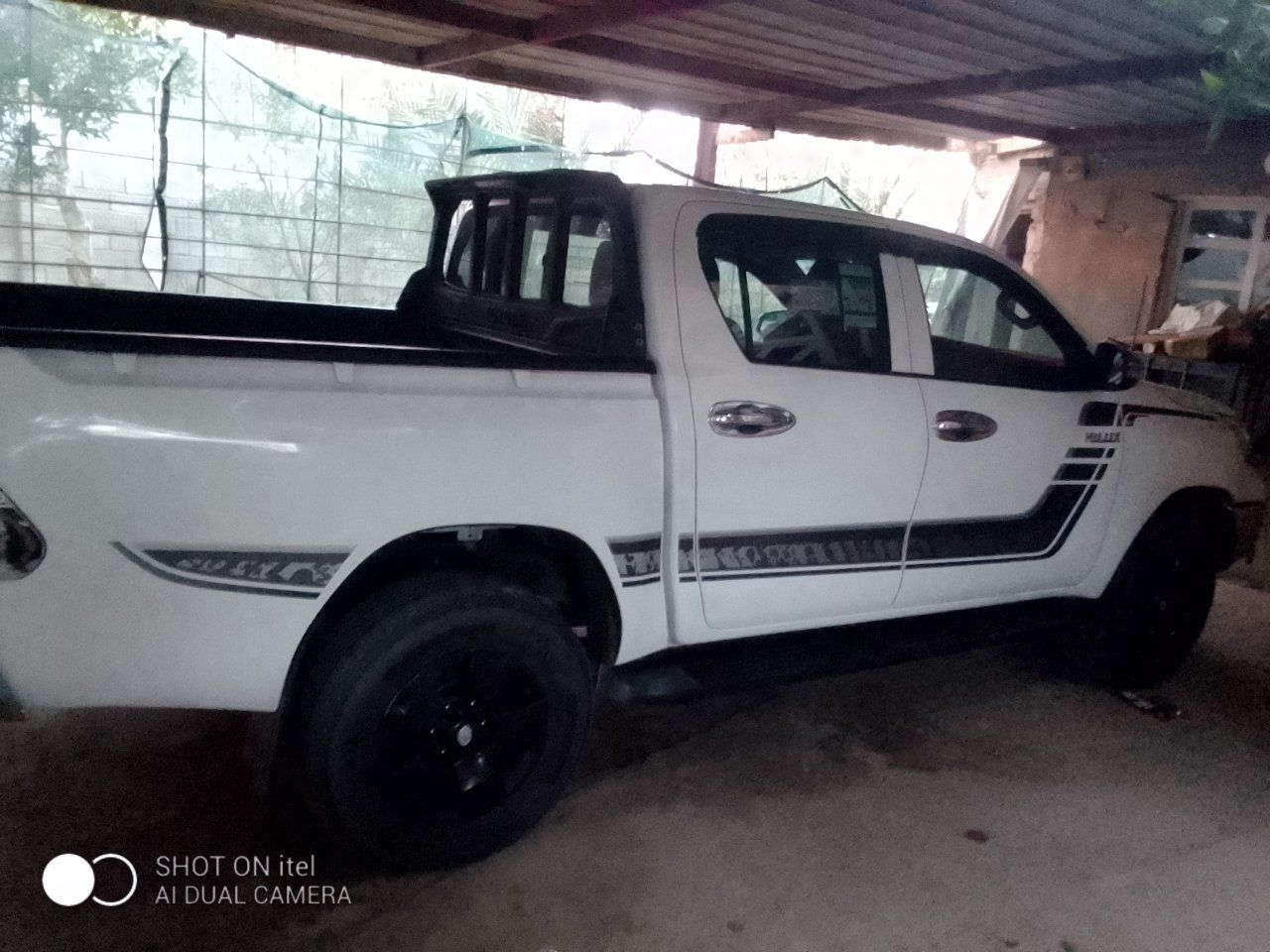 هايلوكس فور ويل للبيع موديل 19 مكفولة كفالة عامه سيارة جديدة كلش كير اوتماتيك سنوية لل29 اليوم طلعت من التجفيت سيارة جديدة بمعنى الكلمة بعدة سلفون الشركة على القمارة والبنيد للاستفسار الاتصال *********** مكان البصرة لدير
