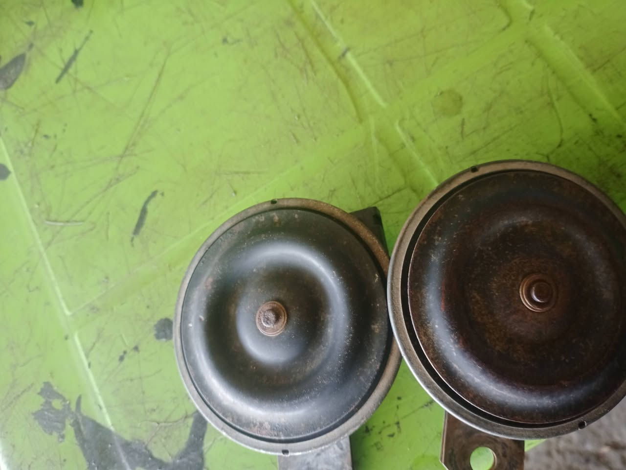 هورن سدان فيشه حمره وسوده لبيع *********** سعر 125
