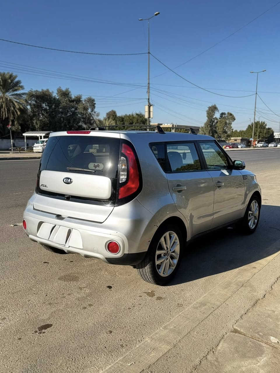 سلام عليكم صول مديل 19
رقم اربيل ماشيه ٤٠ الف
حجم المكينه ٢٠٠٠ 
بيه 3 قطع صبغ فقط بدون ايرباك بدون داوخل 
السعر ١١٣ وبيه مجال 
مكان بغداد سيديه 
***********
