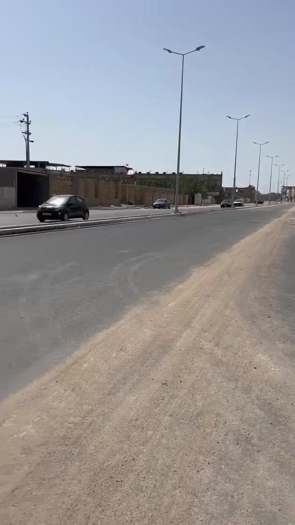 السلام عليكم بيت البيع التنومه منطقه الصالحيه قريب على شارع الغدير  مساحه البيت ٢٠٠ استفسار اتصل على الرقم***********
