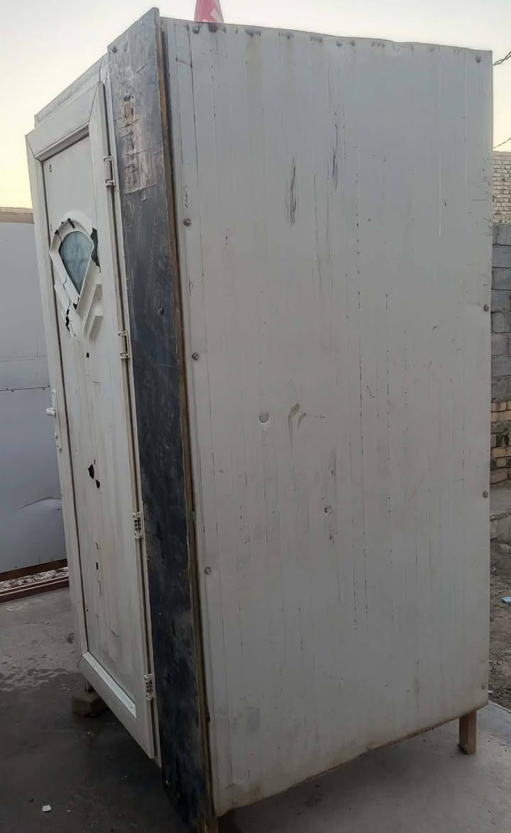 خكرافان تواليت متر في متر ارتفاع مترين كلش نظيف جاهز سعر 150  وبي مجال مكاني ديوانيه ناحيت السنيه شارع التجاري ***********
