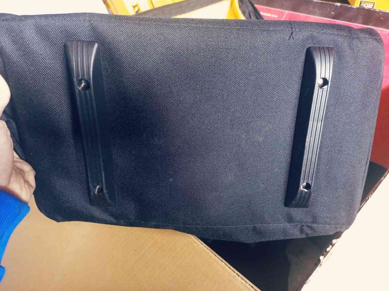 جنطة ديولت
الطول ٣٦
العرض ٢٣ 
الارتفاع ٢٨ 
جديد 
سعر القطعة ٢٠ الف 
مكاني بغداد حي العدل 
يوجد كمية 
***********
واتساب
