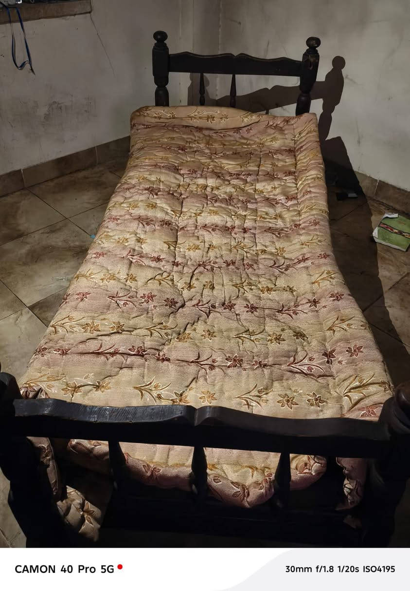 السلام عليكم تخت ابو النفر
للبيع / السعر 40 بي مجال بسيط للشراي 
العنوان الموصل حي الحدباء التواصل خاص 
او الاتصال عبر الرقم ***********
