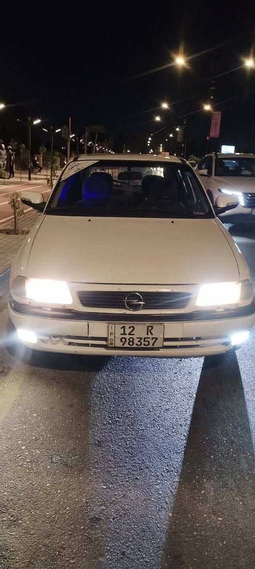 السلام عليكم استرا موديل 93 حجم 20 صبغ دوائر ودوسات طخه من قدام خفيفه تبريد ثلج رقم نينوى قفل مركزي كاميرا مكاني موصل *********** السعر 47 بها مجال
