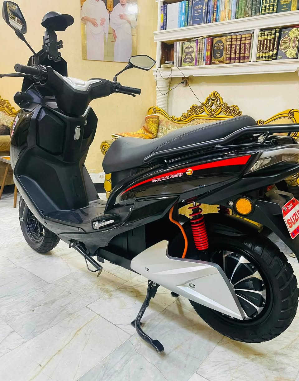 سلام عليكم 
دراجه تي ماكس للبيع 
6 بطاريت كرافين 
ملف 2500W
نضام بارك P 
نضام رجوع للحلف R 
بريك  ABS امامي خلفي 
لد امامي خلفي متغير 
سعر 950 الف وبيها مجال 
مكان : بغداد الجديده 
للاستفسار :***********
