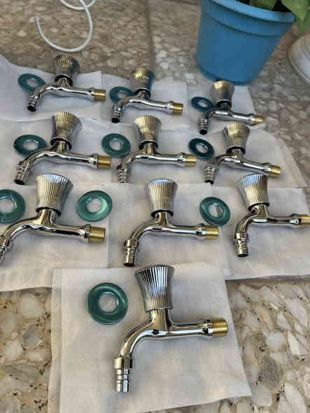 10 حنفيات وزن ثقيل جدا وزن قطعه ربع كيلو فولاذ كلهم ب30 يابلاششش
الحجز فقط وتساب *********** إذا مو اصلي او مو ثقيل رجعهن
