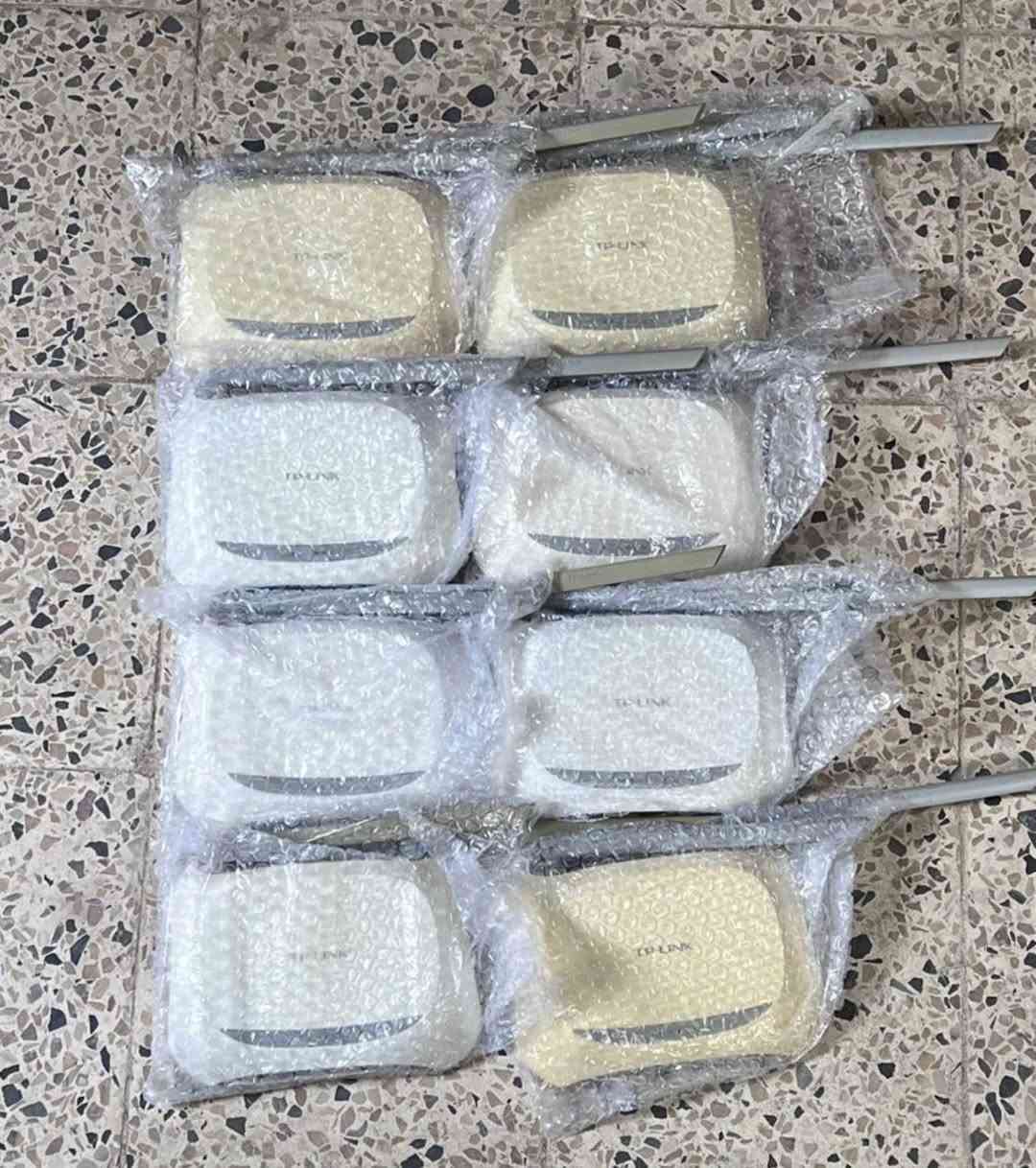 راوتر TP-Link أصلي (ثنائي الأريل)
باب أول، يحتوي على ختم الشركة الأصلي
نظافة ممتازة وحالة شبه جديدة
مضمون العمل 100%
يأتي مع المحوّلة الخاصة به
💰 السعر: فقط 7000 دينار للمفرد 
سعر مغرٍ جدًا لأصحاب الجملة
متوفر كميات 
ويتوفر توصيل لجميع المحافظات العراقية 
كما يتوفر جميع الاجهزة المتعلقة في عالم الانترنت الجديد والمستخدم


**إذا كنت صاحب هذا الإعلان وتريد حذفه لأي سبب، رجاءا أرسل رسالة إلى الدعم الفني**