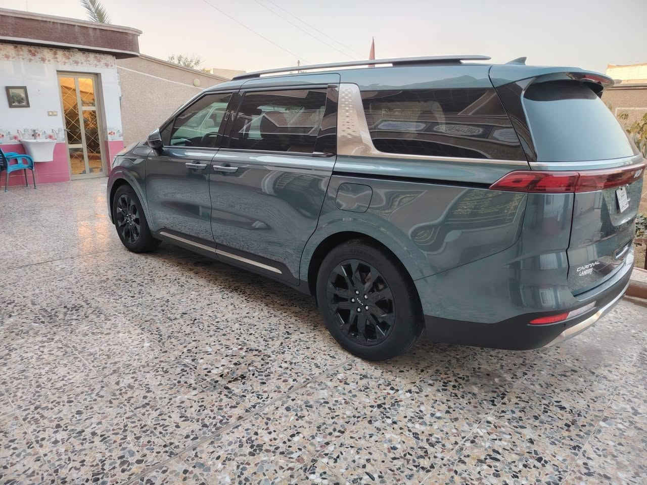 السلام عليكم كيا كرنفال موديل ٢٤ فول مواصفات للاخير ماشية ١٦الف بيهة بس بنيد صبغ فقط للاستفسار  *********** مكاني بغداد السعر ٢٤٠ورقة بدون رقم
