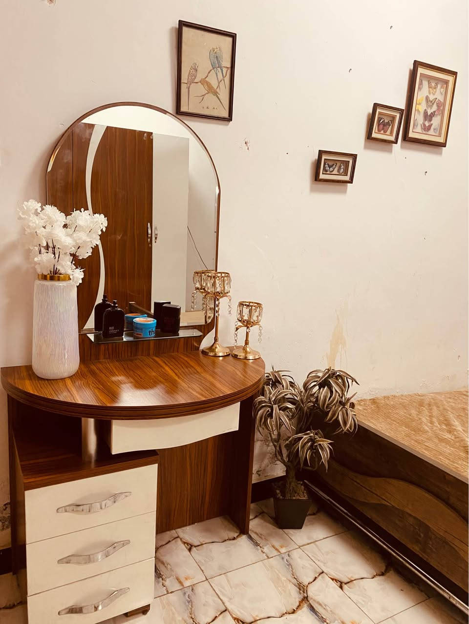 غرفة نوم تركي سريرين تكمة وكلش نظيفة الكنتور مالتها قفاله شغاله مكاني بغداد حي الجهاد السعر ٤٥٠ للاستفسار واتساب او اتصال (***********) بغداد, العراق
