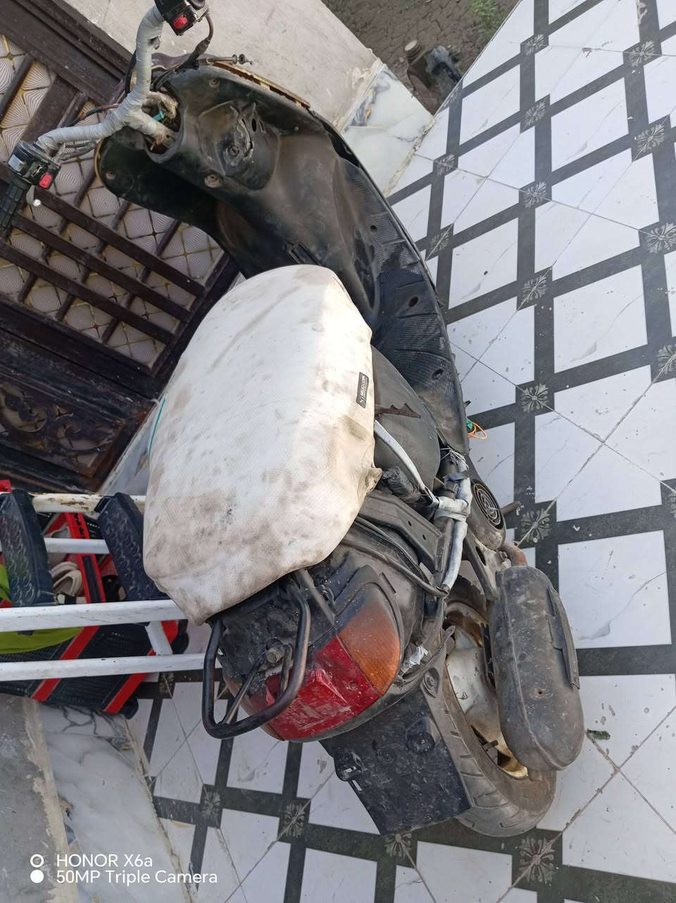 سلام عليكم منغولي للبيع 60 مكينه حلوه مابيه اي شي عوزها بس كفرات مكان ناصريه رقم ***********سعر خاص
