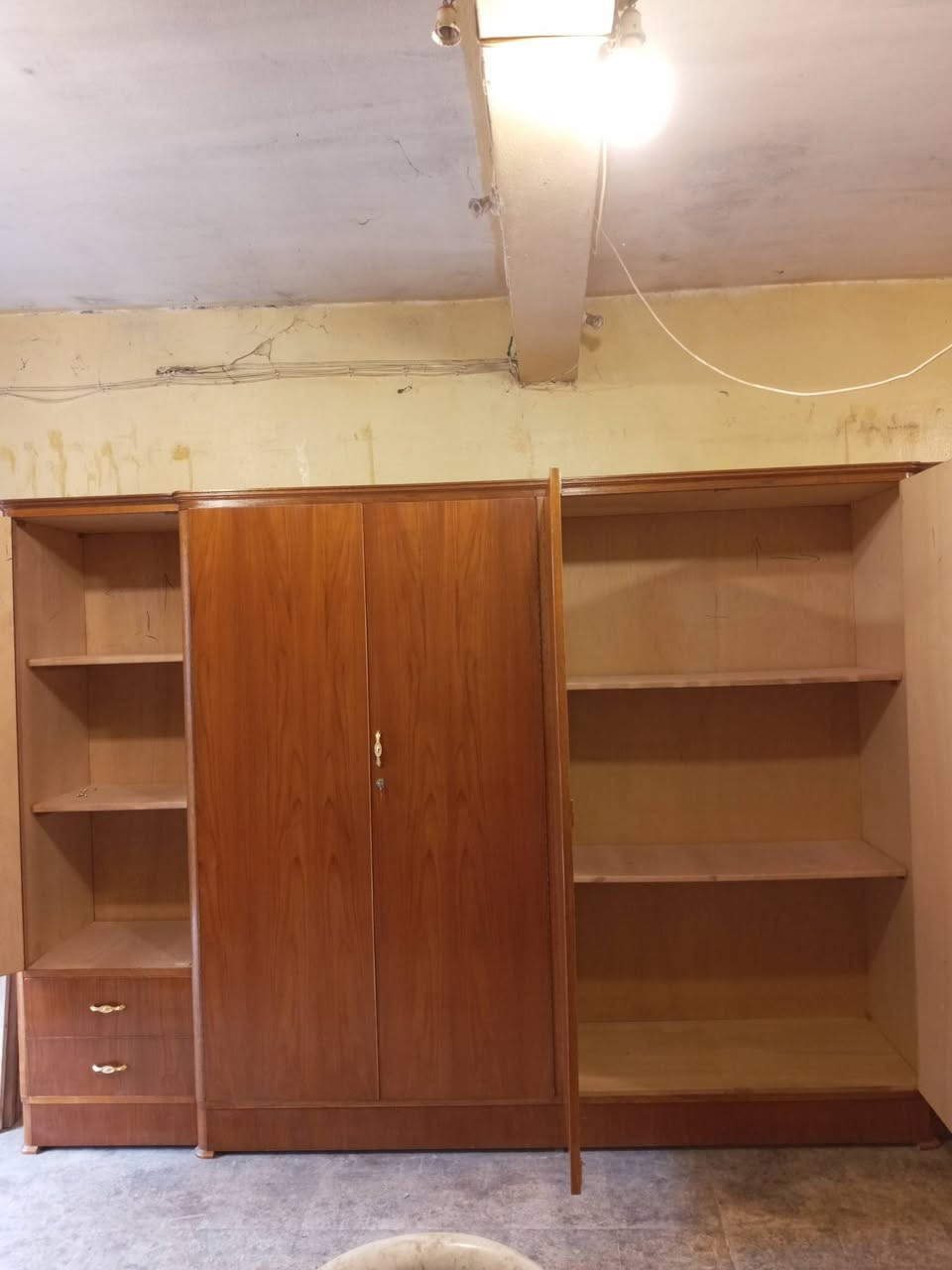 كنتور 6باب ملحق داخلي دنك 4 مجرات شغل توصي نضافه فول العنوان حي الحدباء  خلف مرطبات البحرين ت ***********
