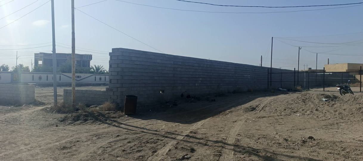 سلام عليكم قطعة ارض للبيع المساحه 800 متر ع شارع متوفر ماء و كهرباء و سكن كامل خدمات فيه ملعب طاره 
الشهابي الفلوجه قرب جامع الحبيب المصطفئ سعر 35مليون و بيه مجال ***********
