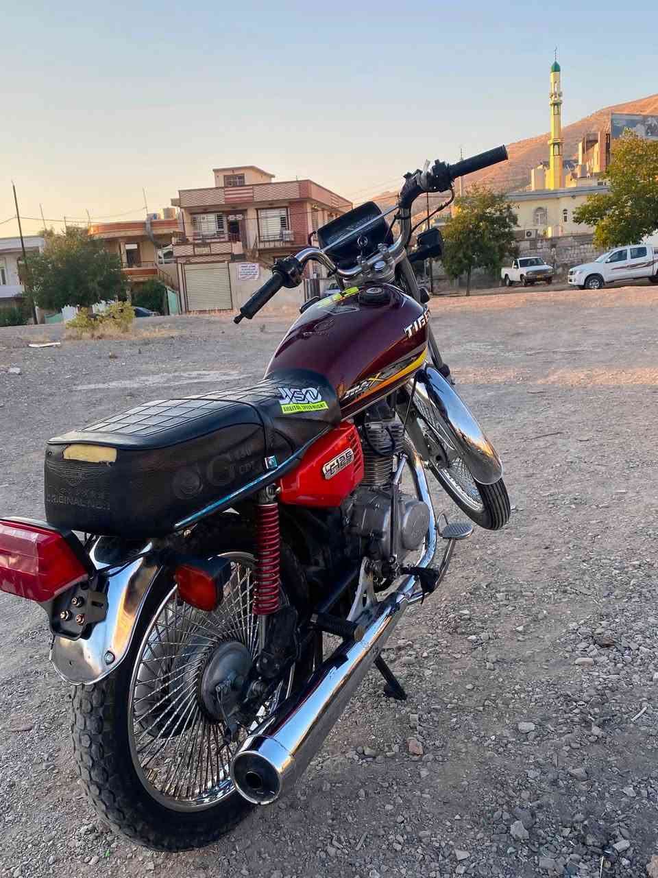 سڵاو برایان ئەم ماتۆرە بۆ فرۆشتن N I M ئێرانی زۆر مەزبوتە ماتۆرەکە یەک چپنەی گێری ئەوێتسەوتی زۆر زۆر سافە بەشەرتی گێرو مەکینە سعریشی ٣٤٠ هەزار *********** ئەدمینی ❤️❤️سلێمانی
