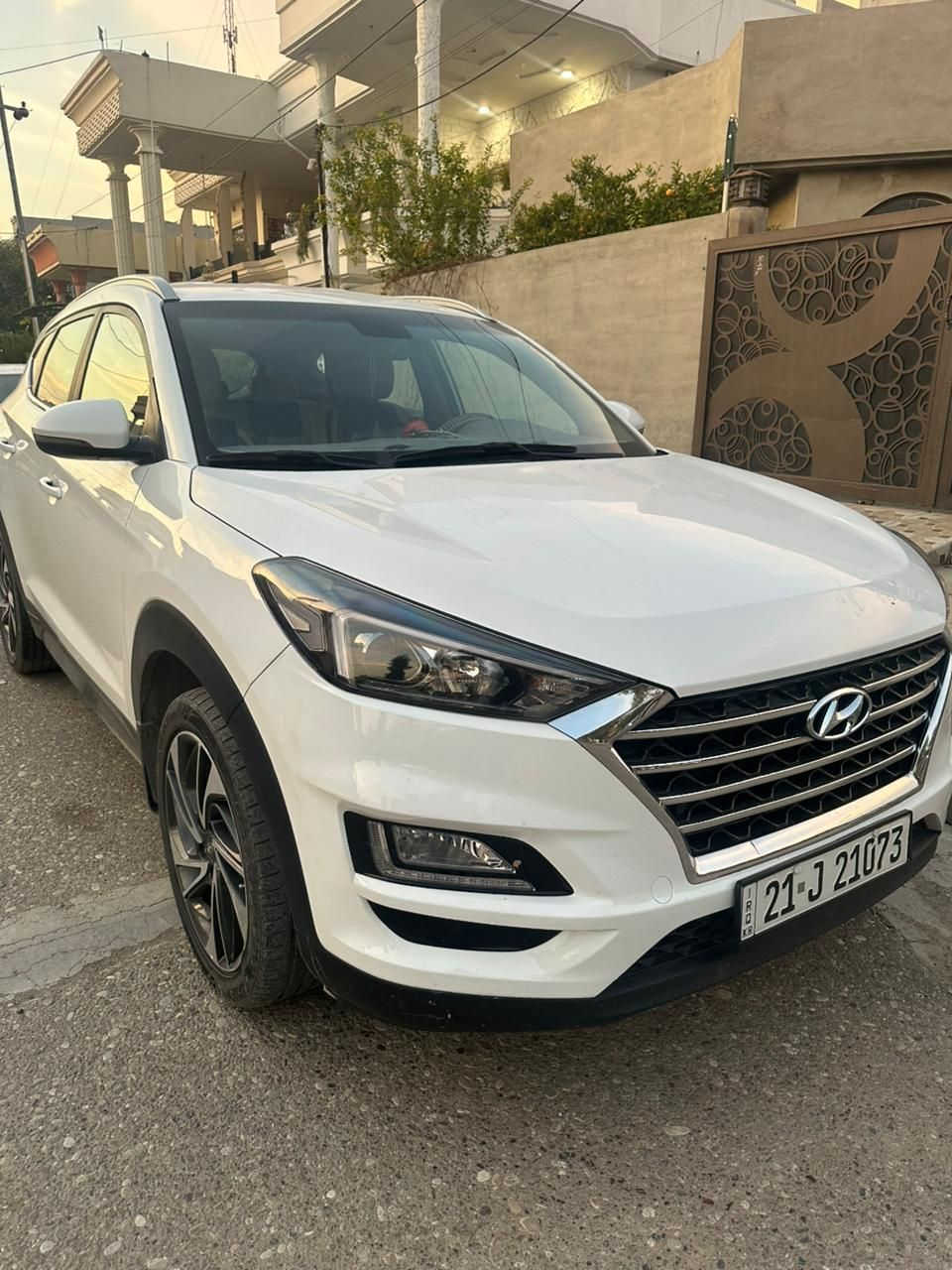 هونداي توكسان 2019 خليجي 
ماشيه108km
دفتر بانزين بيها 
رقم سليمانية رقم وسنويه جديد انكليزي لغايه 2029
وسياره باسمي 
بدون ضرر بدون صبغ بدون تعديل بدون شخط  بي مكانين تكحيل اصغير 
فول موصفات عدا بنوراما 
بصمه 
كشنات كهربائية تدفئه هيتر وتبريد 
مرايات شفط اشاره مرايه 
كاميرا دواره 
حساسات جانبيه وخلفيه واماميه 
تبريد لمس 
تبريد مركزي قطعتين 
شاشه 
تحكم استيرن جهتين 
نظام سبورت 
نظام ايكو 
نظام نورمال 
داخل بيجي
سياره نظيفه مال بيت 
سعر (198) وبيها مجال
مكان سياره (كركوك )
الاتصال (***********)
