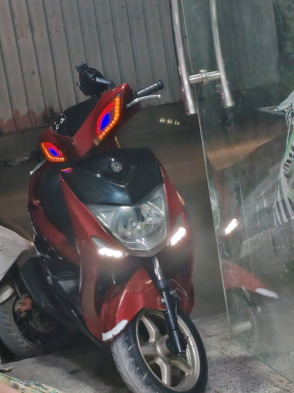 سنكنس لد نوزل كوري ويل ذهبي دشبول الكتروني  كهربائيات كلها شغاله نقص تريشه اليمنه كفاله مكينه وكشر السعر  مليون و١٠٠ وبيها مجالل
***********
