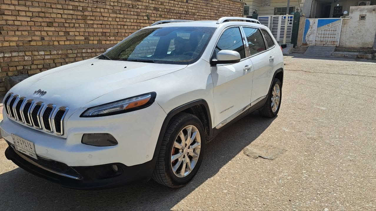 جيب بزون ٢٠١٦ 
السعر : 125 ورقة
حرة رقم بغداد
محرك : ٦ استندر ٣٢٠٠
الموصفات ١/١ فول
بصمة 
جلد 
حساسات 
رادار 
فتحة 
شاشة لمس 
تحكم استيراً
بيها نصف البنيد مصبوغ + الجاملغ و الباب الخلفي بارد + بعض الطخات
ايربكات طاكة
مكان السيارة/ ميسان - العمارة
رقم  الموبايل /***********
