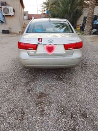 اسلام عليكم اخواني الاعزاء عندي سياره سوناتا وارد امريكي ظررها حلو جام...