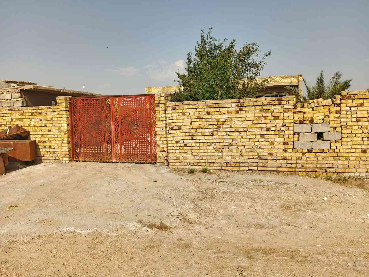 دونم للبيع فيه 3 بيوت وباقي منه 5قطع في حي القصور بناء حديث كامل الخدمات
للاتصال ***********
