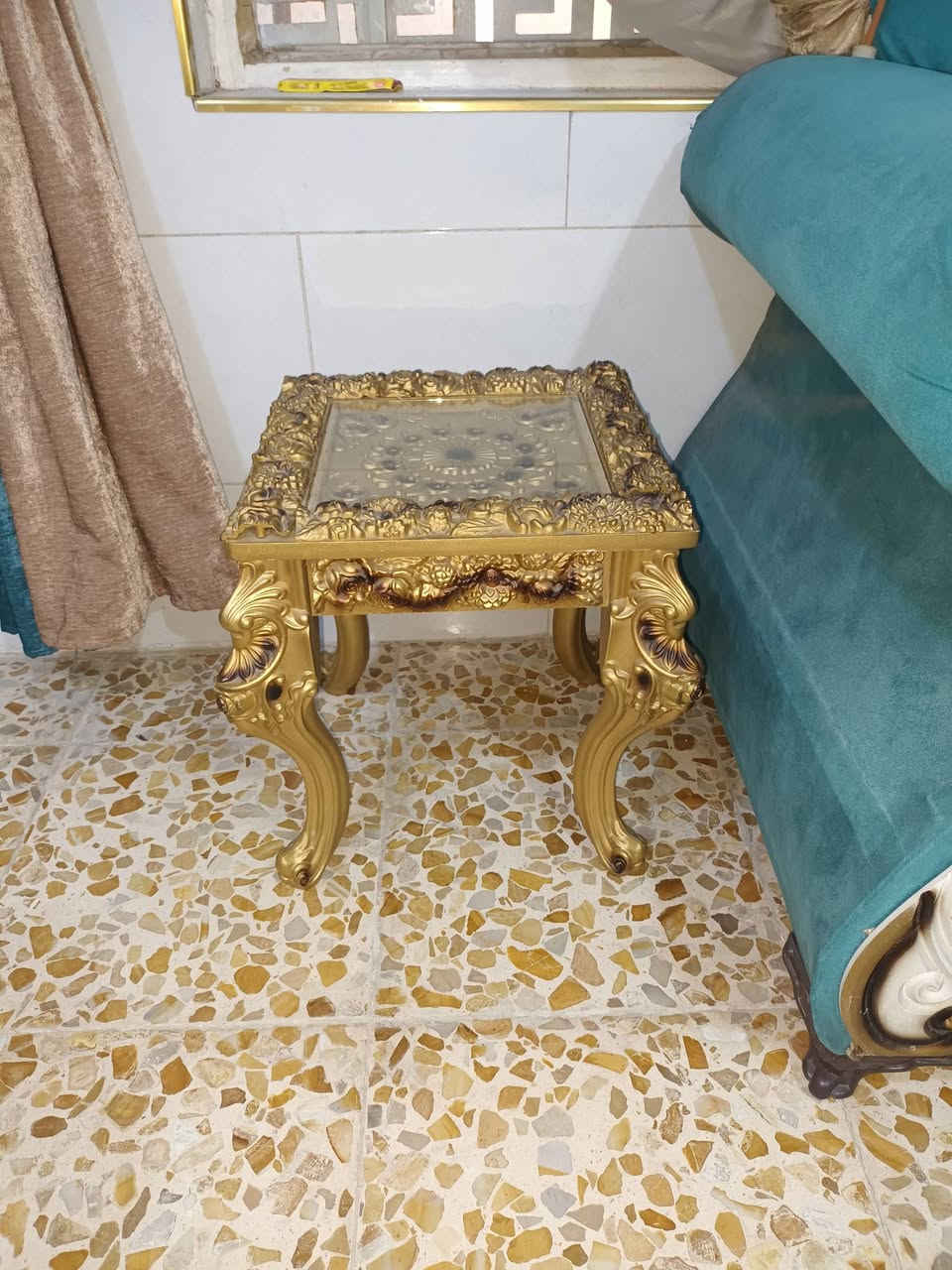 السلام عليكم ورحمة الله وبركاته 
تخم للبيع لضيق  المكان ضرر بسيط عشر مقاعد مع طبلات عدد خمسة أربعة صغيره واحده كبيرة المكان ابو غريب شارع الزيتون قرب جامع الاسراء والمعراج لمعرفة السعر والتواصل ***********
