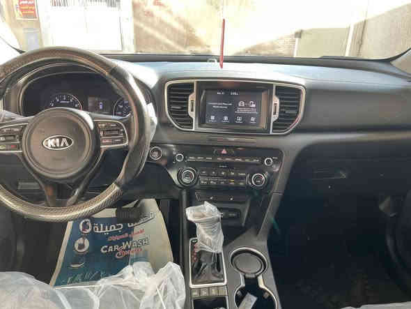 السلام عليكم
سبورتج 2019 

السياره مواصفات ex 

فول عدا البنراما 

ماشيه ٧٥ ميل 

السياره حادثه بابتين وبنيد مبدل من امريكا بلادي 

بدون حادث وبدون ايرباك ماعرف ليش متبدل 
محدث لايت الخلفي لد اصلي 
و البلوجكتر ابو 4 عدسات

السعر ١٦٨ وبيه مجال 

***********
