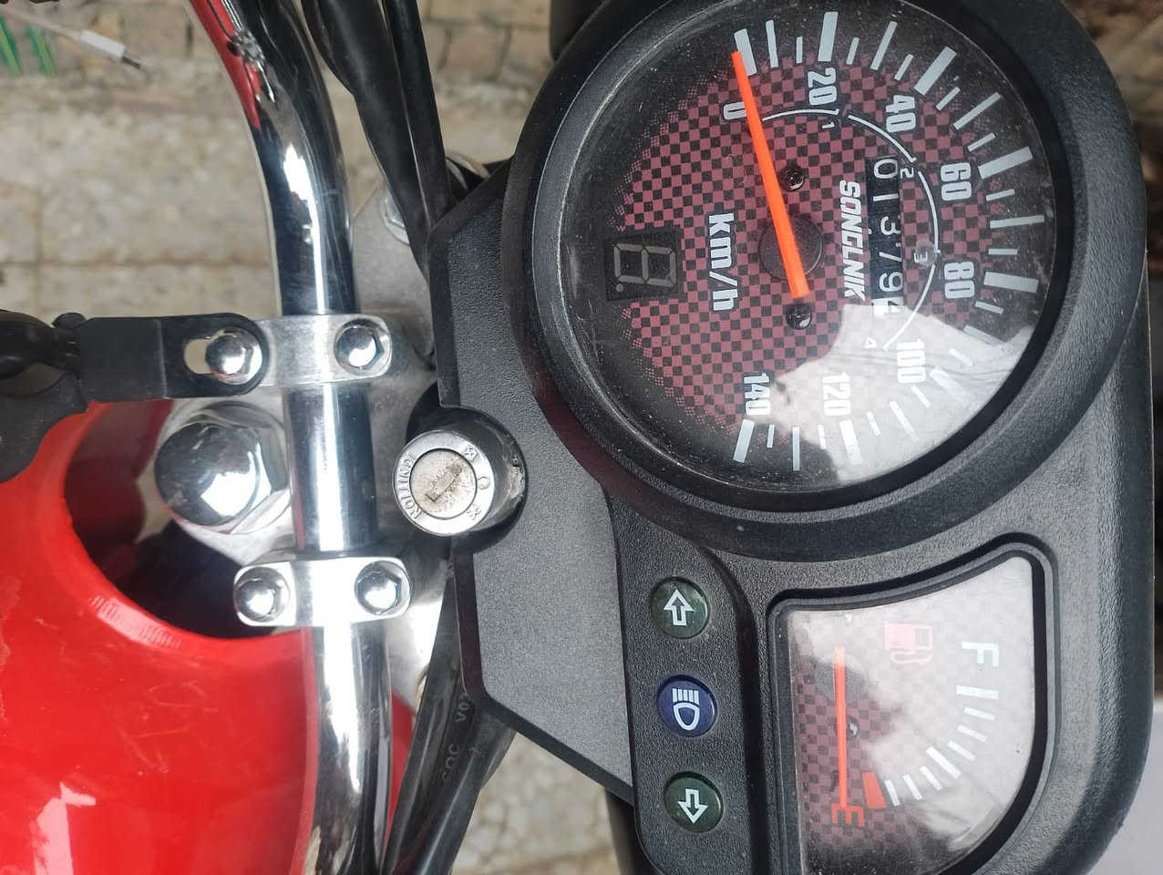 سلام عليكم
سونك زيرو ماشيه ألف دراجه زيروو ونضيفه وياها ورقتين 

السعر ٩٥٠ وبيها مجال قليل 

مكاني بغداد 

ساحت عدن 

هـ ***********
