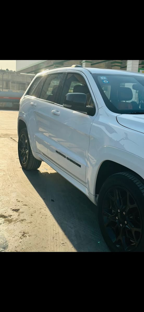 السلام عليكم 
بيع فقط 
للبيع فقط جيب كراند شيروكي (S) 
موديل 2022
خليجي وكالة هارلم السيارة 
السيارة مكفولة 
قوة المحرك 3.6L (6v) 
العداد 76 الف كليو متر حقيقي 
داخل احمر وأسود بلادي 
تحذير خروج عن المسار 
نقطة عمياء 
دفع 4x4
فرش المقاعد جلد الأمامية كهرباء 
المقاعد الأمامية تدفئة وتبريد 
ذاكرة حفظ وضعيات الجلوس 
تدفئة ستيرن 
سقف بنورما 
شاشة حجم 4.8 
نظام خاص لطرق الوعرة 
مصابيح الأمامية زنون 
مصابيح LED
كشافات ضباب زنون 
تشغيل عن بعد 
صندوق كهربائي 
رادار عدسة 
حساسات امامية 
حساسات خلفية 
كامرة خلفية 
ويل قياس 20 اسود لماع 
المرائة بـ خاصية التعتيم الذاتي 
مرائة امامية كهرباء 
بلوتوث تلفون 
تحديد سرعة 
تحديد مسار 
نظام تشغيل وإطفاء أتوماتيكي 
نظام بريك اتوماتيكي 
السيارة سبيره منازل 
مواصفات S معروفه 
رقم بغداد بسمي 
هزة جديدة 
رقم جديد 
السيارة جديدة بـ معنى الكلمة 
عنوان السيارة بغداد 
سوناره موجود 
رقم الهاتف 
***********
