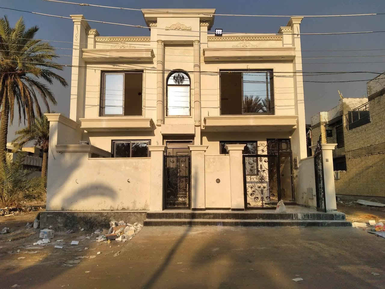 كادرلبخ وبياض متفرغ المتر ب5 الواجهه قطعي
***********

