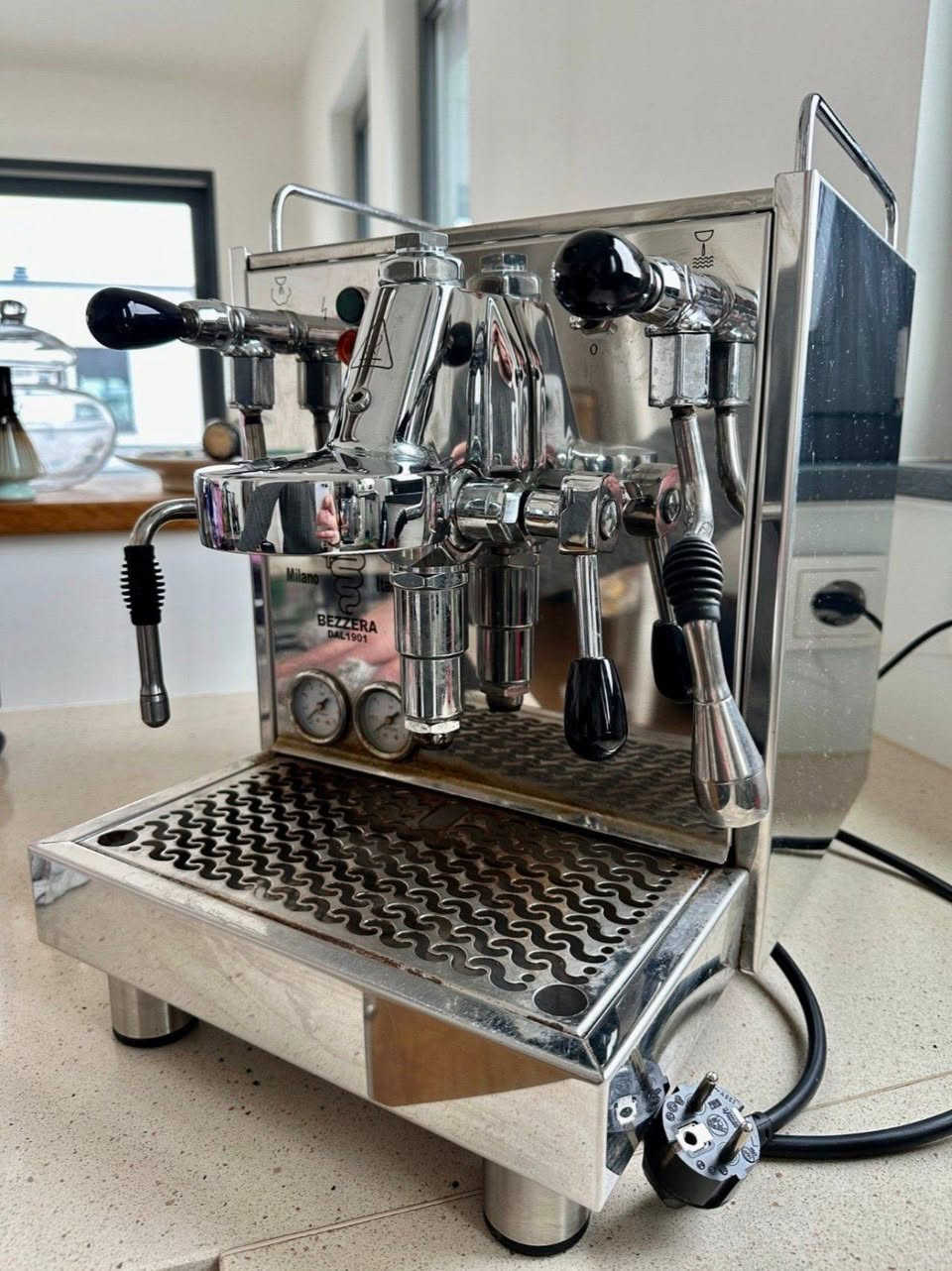 هذا الجهاز متوفر حسب الطلب فقط، السعر لمن يرغب بالشراء هو (1800 دولار)


**إذا كنت صاحب هذا الإعلان وتريد حذفه لأي سبب، رجاءا أرسل رسالة إلى الدعم الفني**