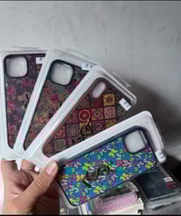 ٣٠٠قطعة • ايفونات • توصيل لكل المحافظات