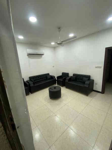 السلام عليكم:
#شقه للإيجار  #طابق ثالث تحتوي على:
غرفتين وصاله ومطبخ وحمام.
السعر (700الف).
المنصور/الداوودي.
#ملاحظه/(السكن عائله فقط)
الاستفسار على الرقم *********** يوجد واتساب 📞.
