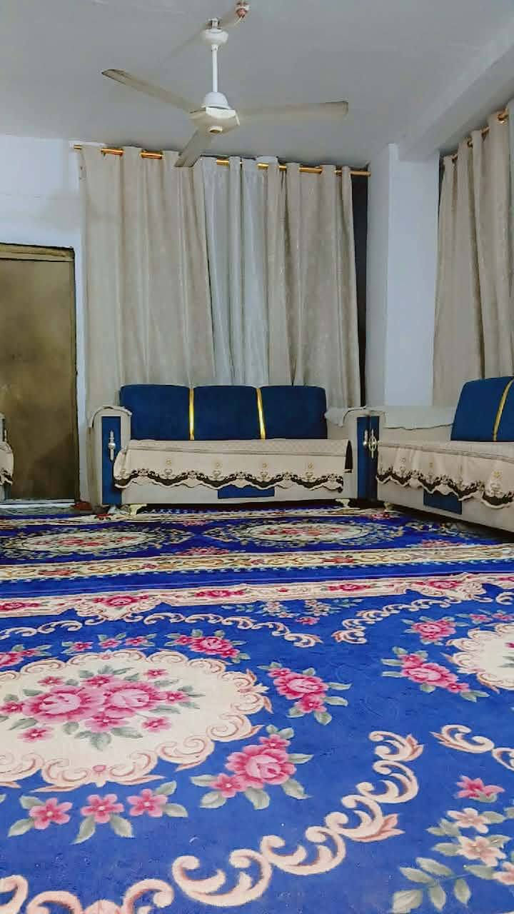 الدار للبيع المساحه 900متر غرف نوم تلاثه وستقبال وصاله ومطبخ مجمع صحي وطارمه كبيره وحديقه كراج سياره الموقع القاسم الجربوعيه قرب سيد اسماعيل السعر مناسب جدا ب 45 
أي استفسار إتصال على الرقم التالي واتساب ***********
أو مراجعة مكتب ابو زهراء التميمي شارع المواكب مقابل حسينية الخزرج
