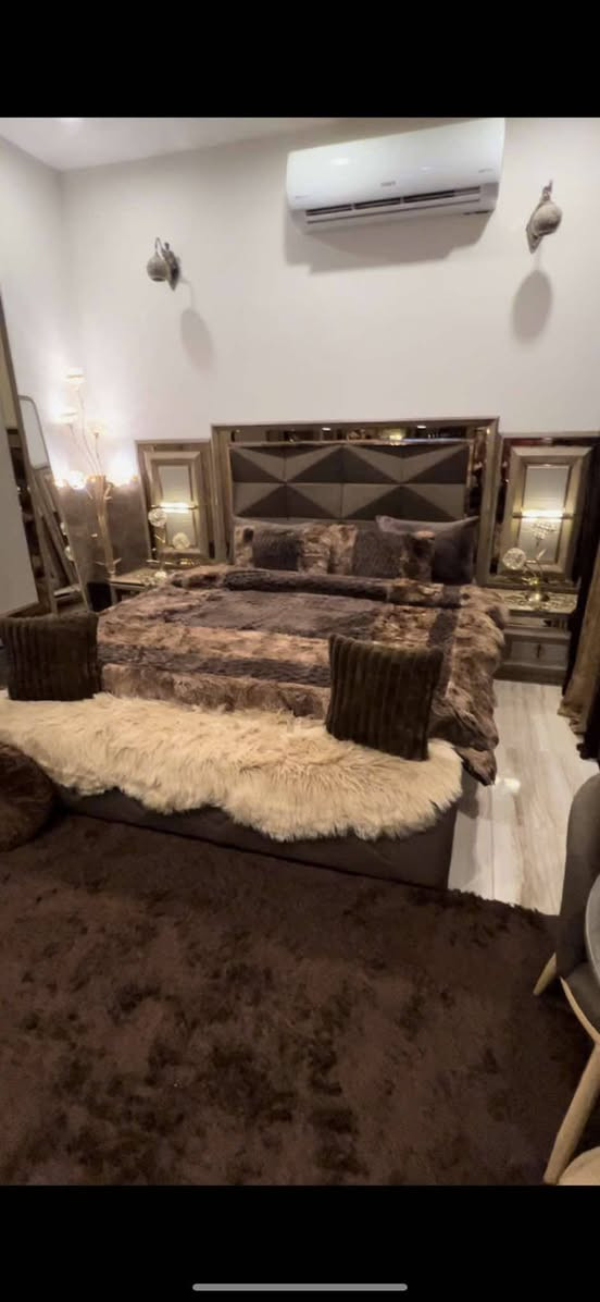 مليون و٣٠٠ اللف 
مكاني بغداد الحريه الخطيب 
والله مستعجله على بيعته


**إذا كنت صاحب هذا الإعلان وتريد حذفه لأي سبب، رجاءا أرسل رسالة إلى الدعم الفني**