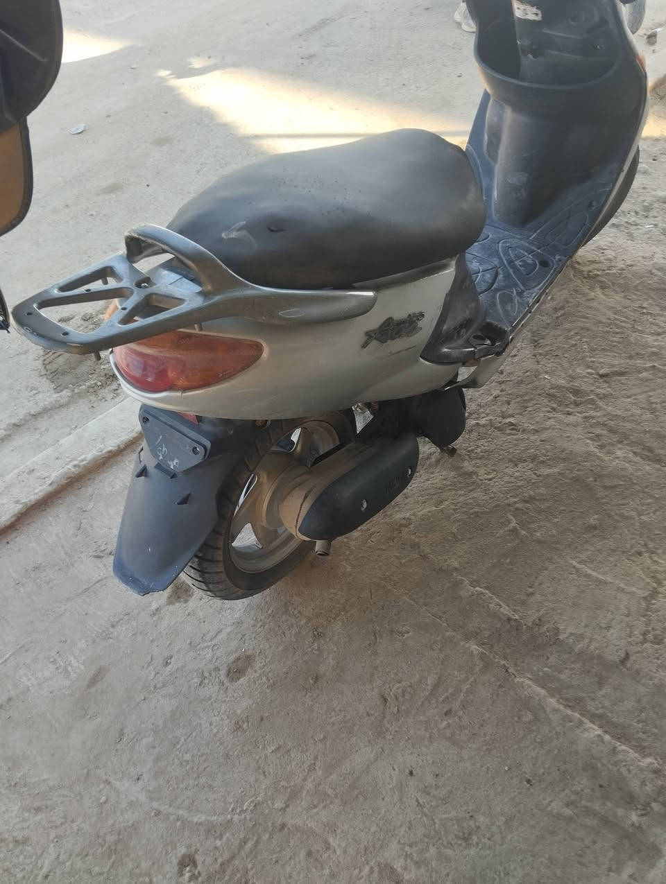 السلام عليكم لكزز للبيع صبوح نكره سلف .هندر شغال  كلشي شغال بيها لايت اشاير كيج بانزين كيج سرعه حساس ستنده شلعه حلوه مكاني بابل  .حلة ***********....سعر 300وبيها مجال
